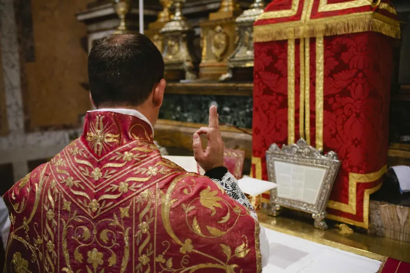 Nombres que comprometen: la historia escondida tras el nombre de cada sacerdote español